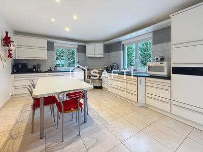 Maison - 253 m² - 6 pièces