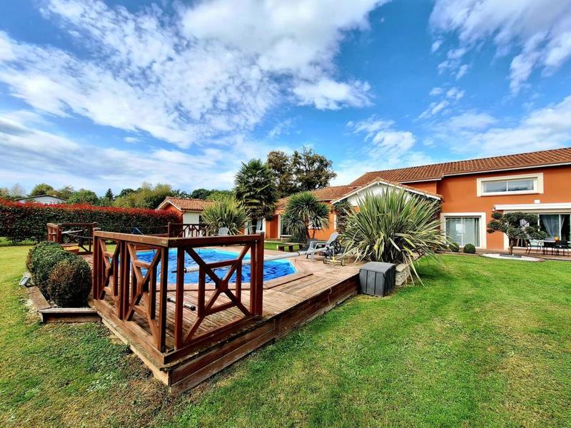 Maison - 250 m² - 2 pièces