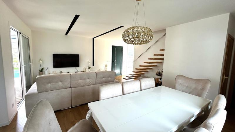 Maison - 135 m² - 5 pièces