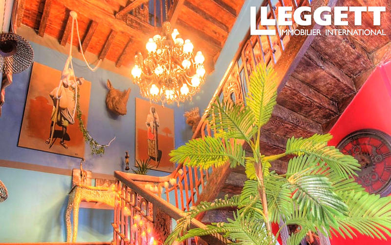 Maison - 470 m² - 10 pièces