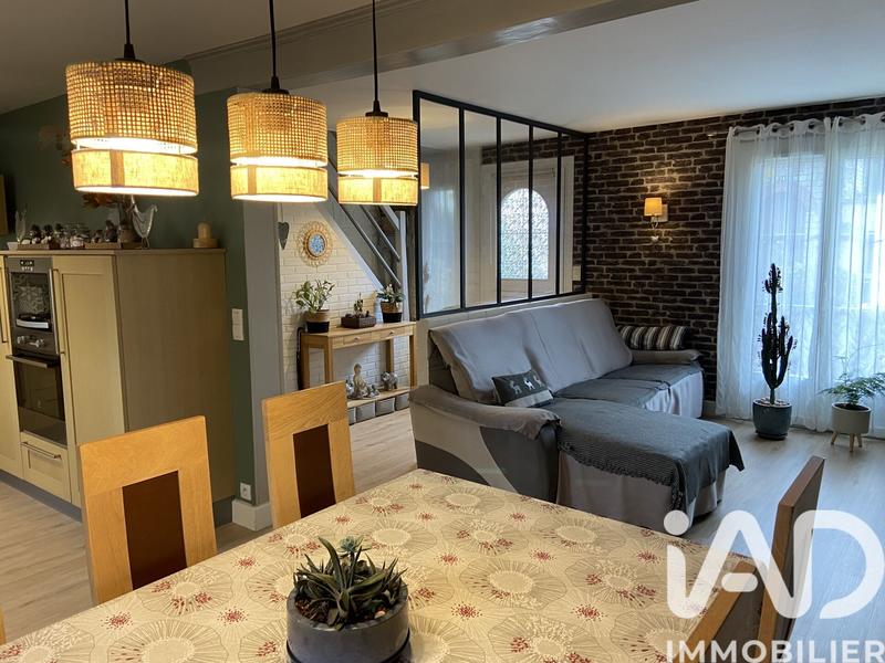 Maison - 98 m² - 5 pièces