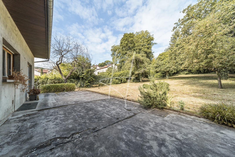 Maison - 221 m² - 7 pièces