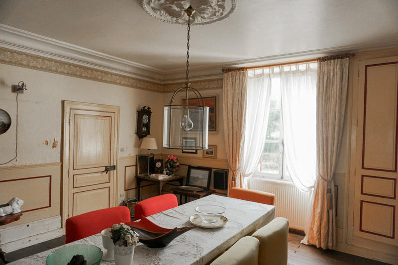 Maison - 330 m² - 9 pièces