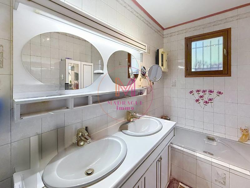 Maison - 160 m² - 5 pièces