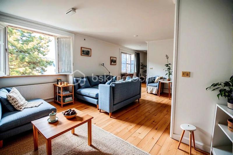 Maison - 193 m² - 8 pièces