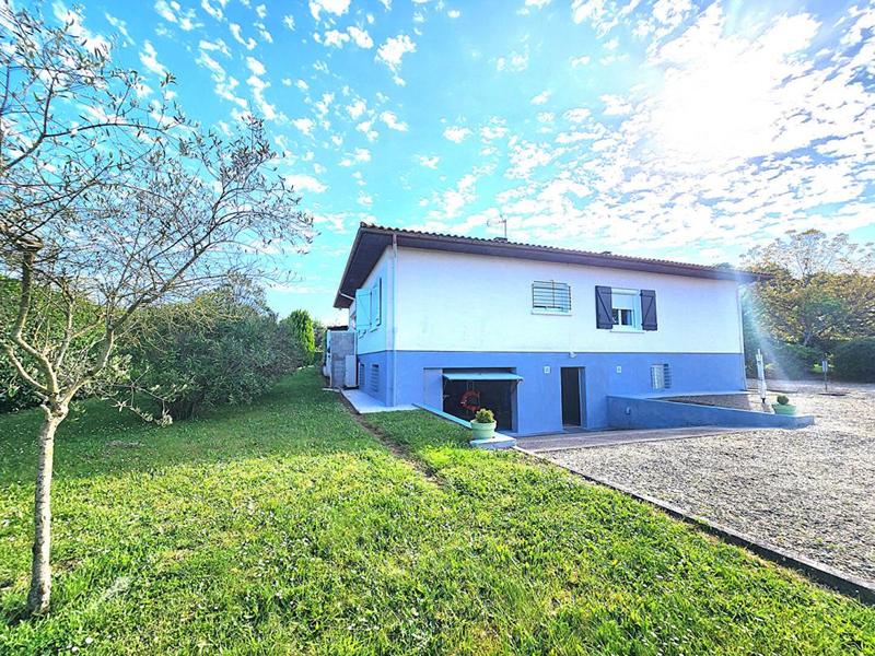 Maison - 230 m² - 6 pièces