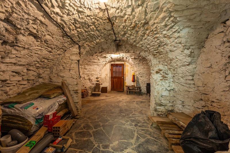 Maison - 330 m² - 10 pièces