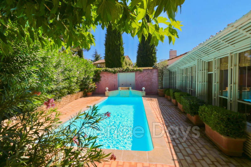 Maison de village - 400 m² - 11 pièces