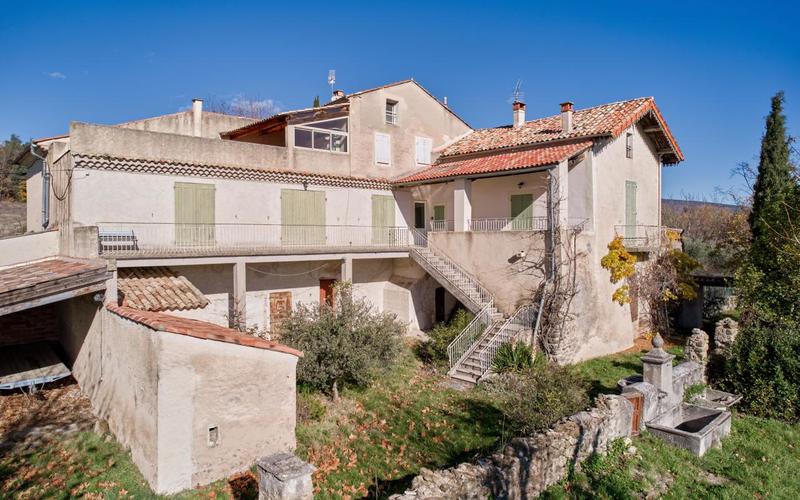 Maison - 409 m² - 13 pièces