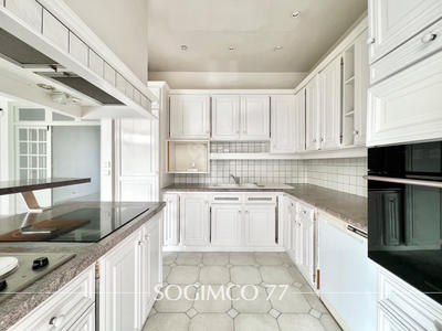 Maison - 171 m² - 8 pièces