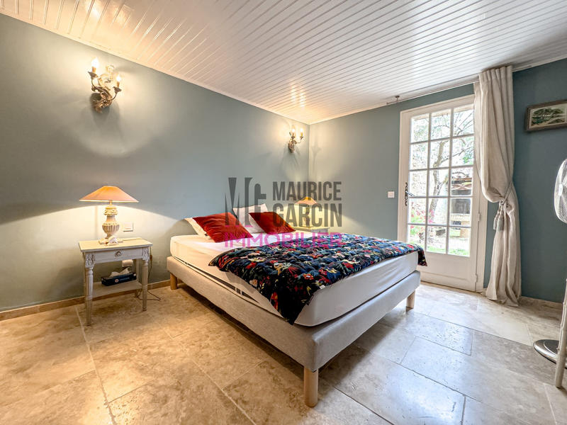 Maison - 460 m² - 12 pièces