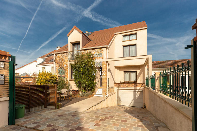 Maison - 224 m² - 9 pièces