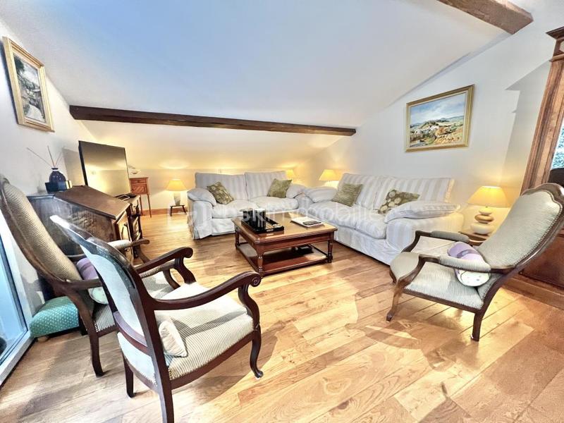 Demeure - 270 m² - 6 pièces