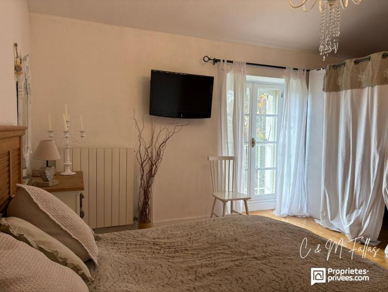 Maison - 205 m² - 9 pièces