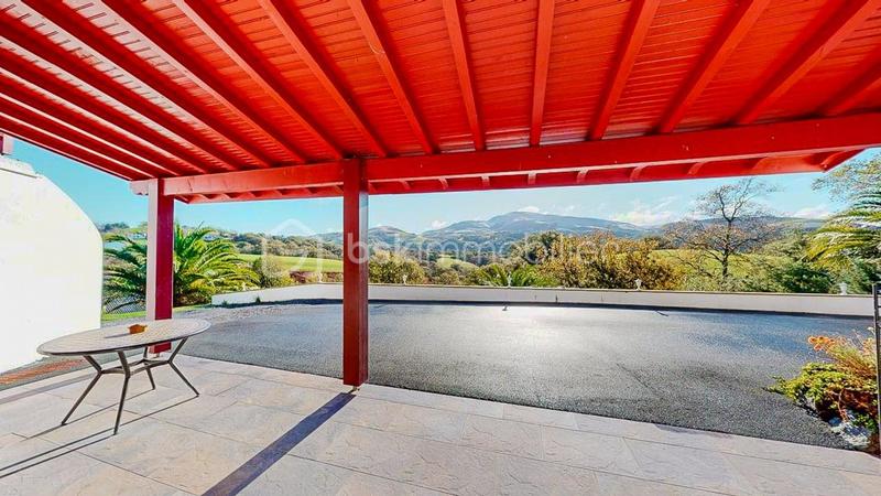 Maison - 311 m² - 10 pièces