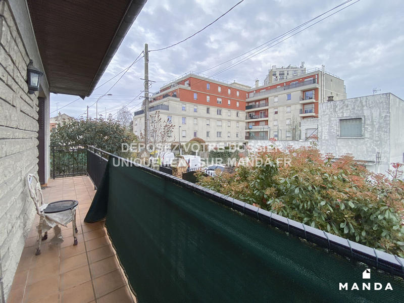 Chambre - 12 m² - 8 pièces