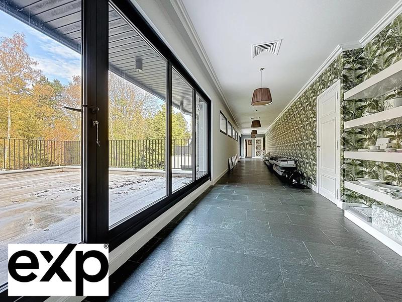 Maison - 1 032 m² - 18 pièces