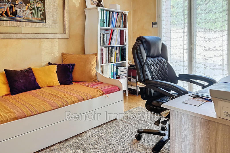 Maison - 240 m² - 8 pièces