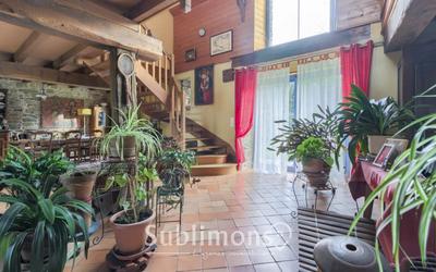 Maison - 270 m² - 8 pièces