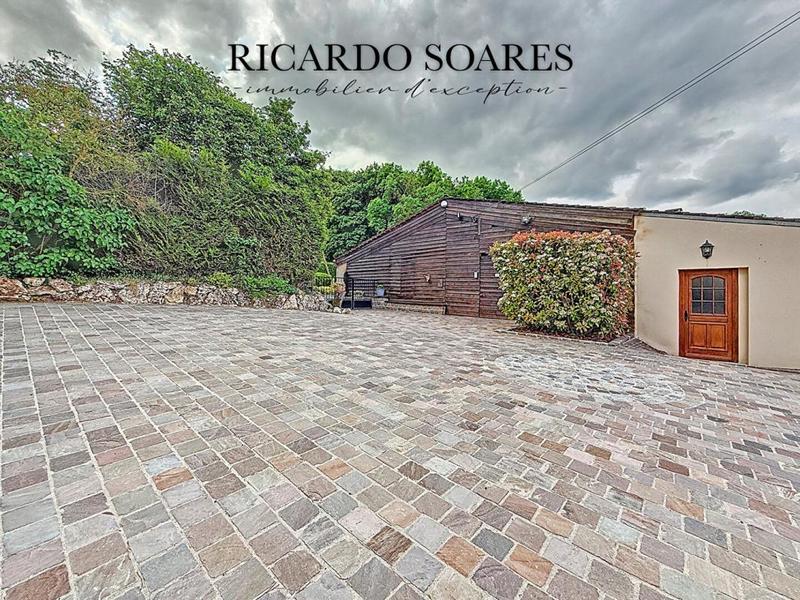 Maison - 218 m² - 8 pièces