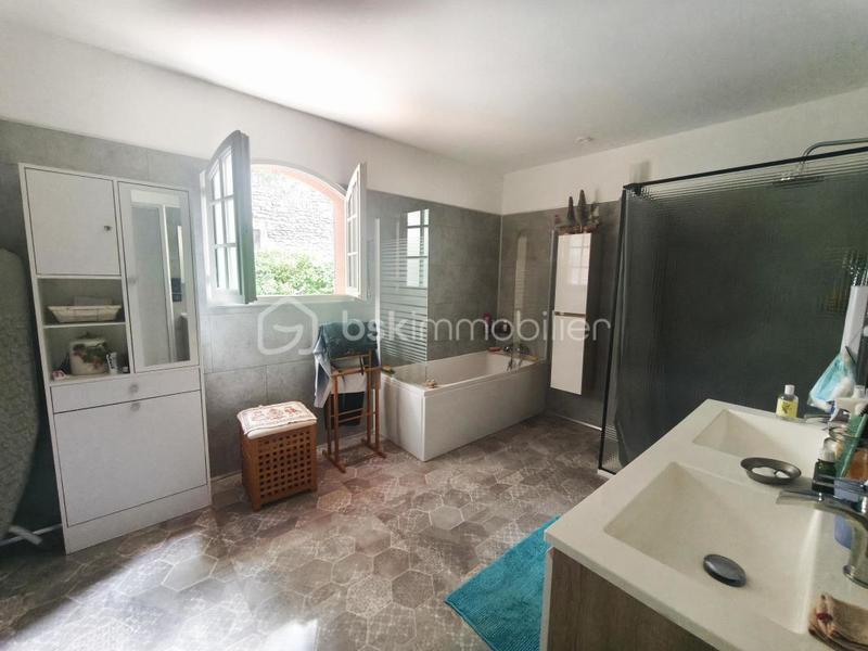 Maison traditionnelle - 166 m² - 6 pièces