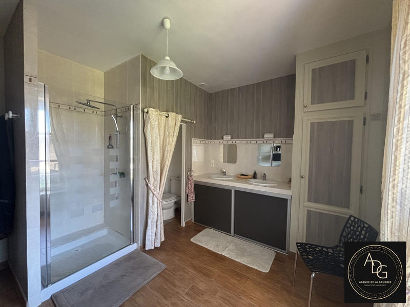 Maison - 221 m² - 9 pièces