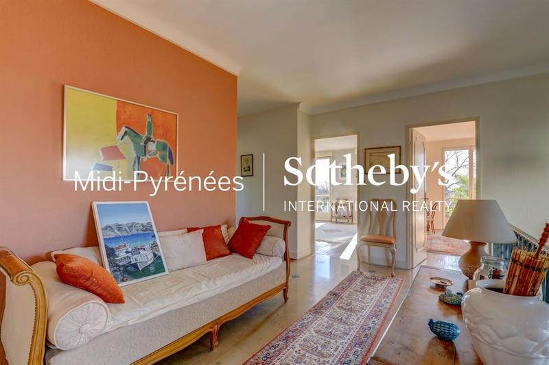 Maison - 325 m² - 6 pièces