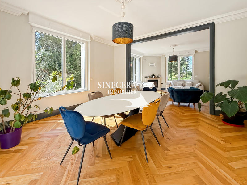 Maison - 360 m² - 14 pièces