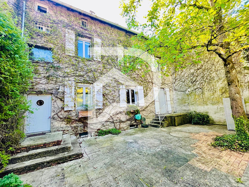 Maison - 294 m² - 11 pièces