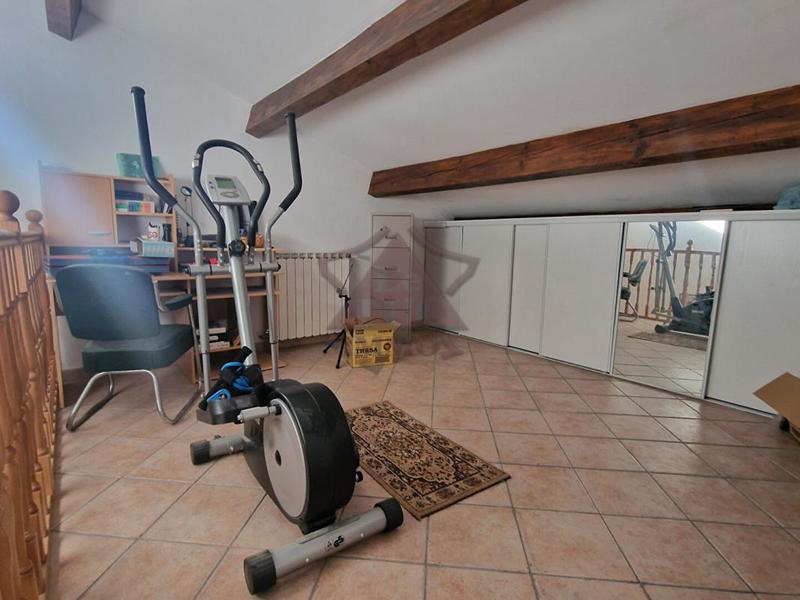 Maison traditionnelle - 190 m² - 9 pièces