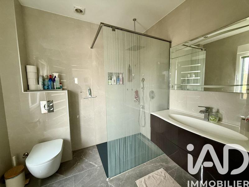 Maison - 214 m² - 7 pièces