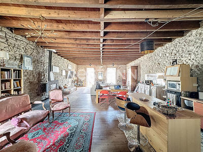 Maison - 280 m² - 6 pièces