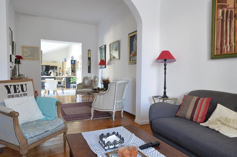 Maison - 181 m² - 9 pièces