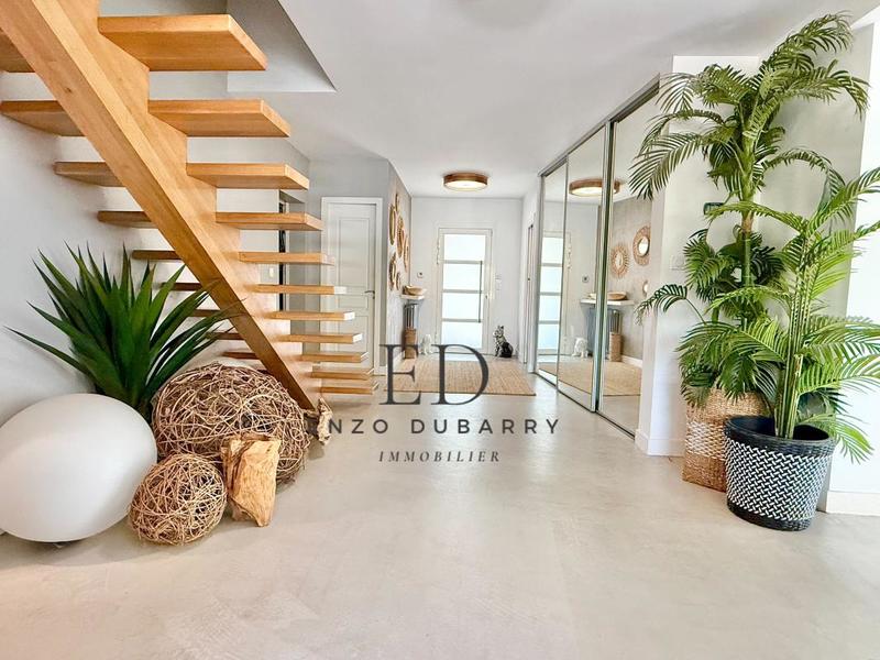 Maison - 301 m² - 9 pièces