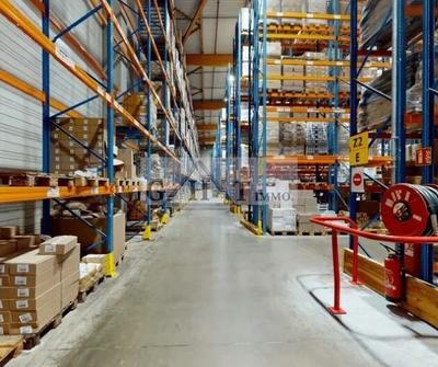 Entrepôt - 9 000 m²