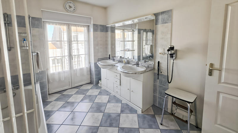 Appartement - 128 m² - 5 pièces