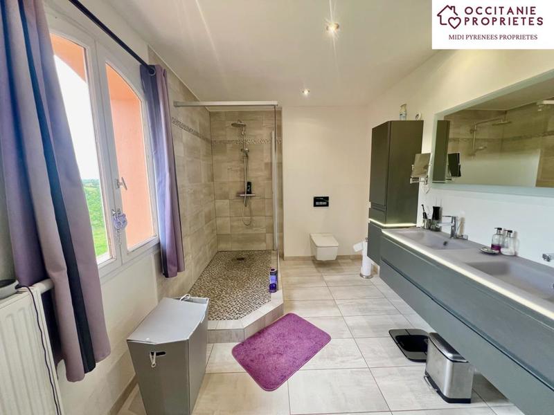 Propriété - 390 m² - 8 pièces