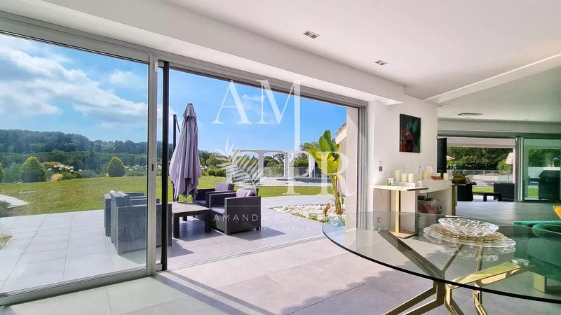 Villa - 250 m² - 8 pièces