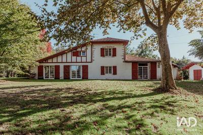 Maison - 229 m² - 6 pièces