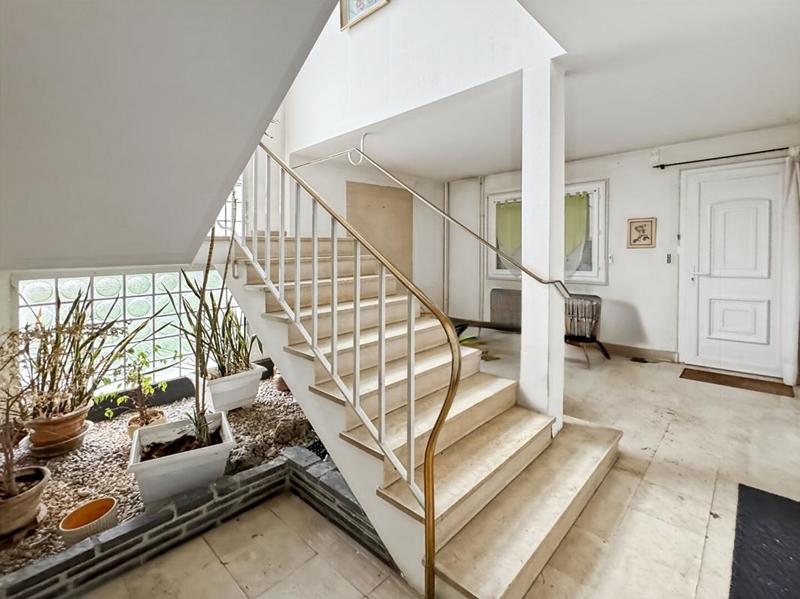 Maison - 240 m² - 10 pièces