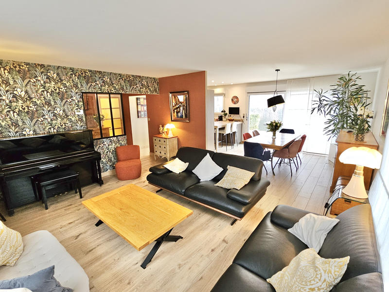 Maison - 221 m² - 8 pièces