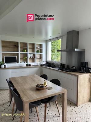 Maison - 280 m² - 10 pièces