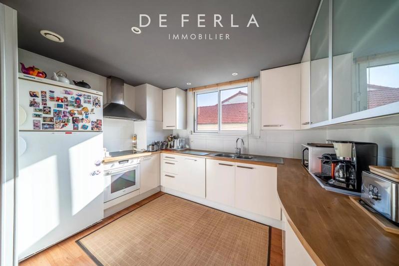 Maison - 201 m² - 10 pièces