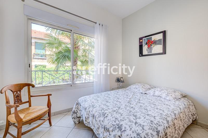 Maison - 200 m² - 9 pièces