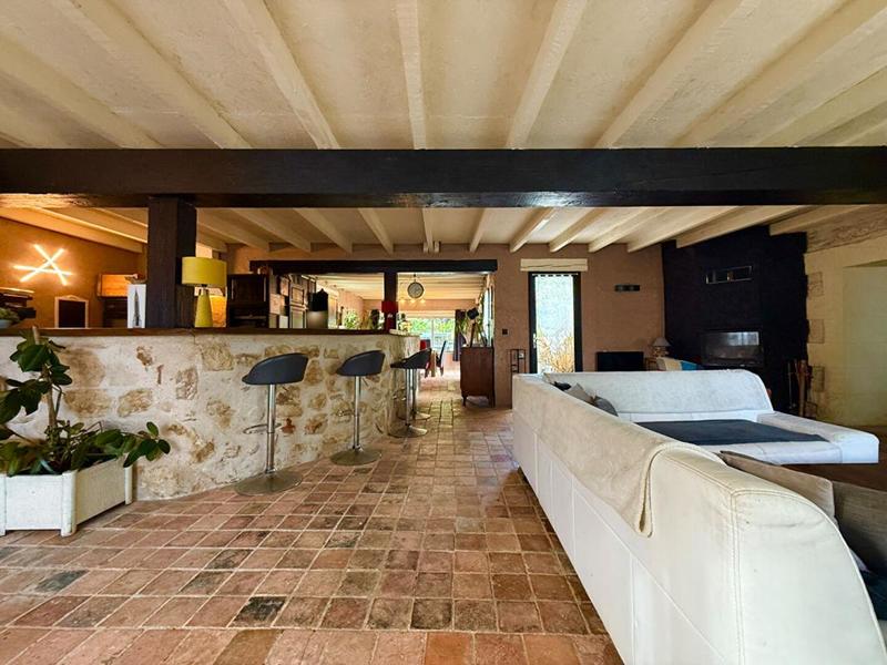 Maison - 260 m² - 11 pièces