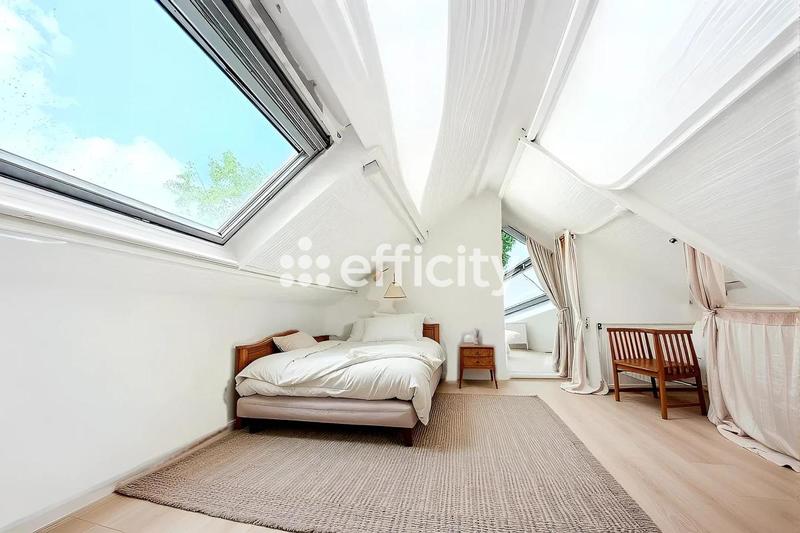 Maison - 240 m² - 8 pièces