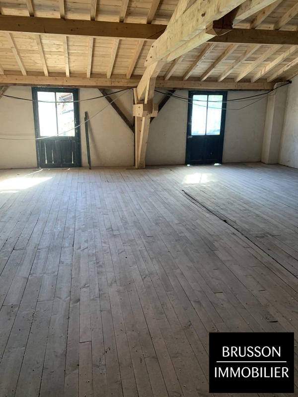 Appartement - 360 m² - 2 pièces