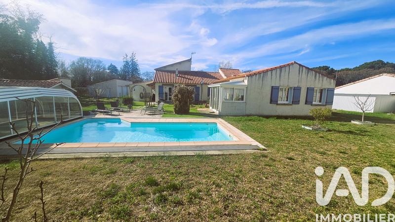 Maison - 205 m² - 8 pièces