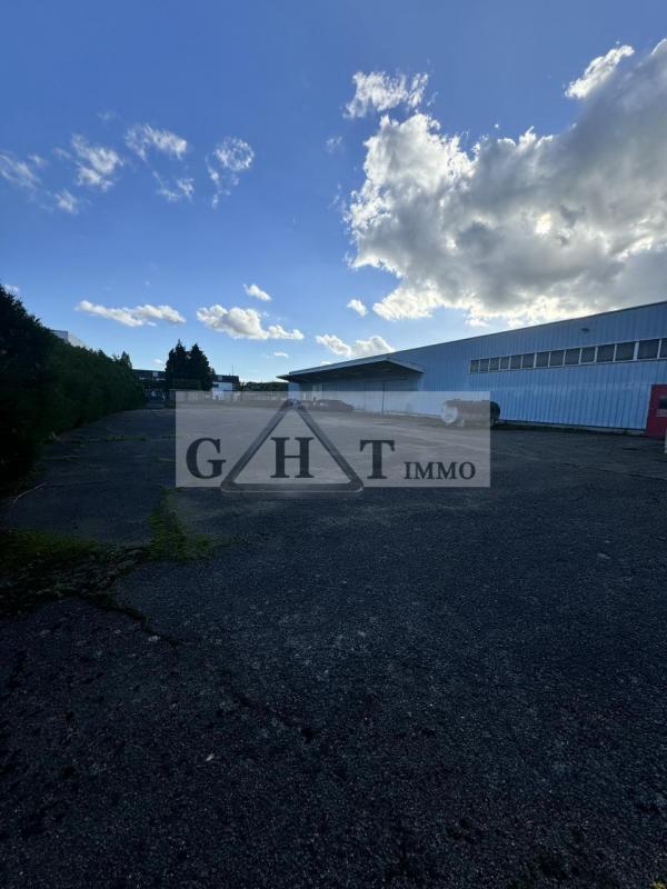 Entrepôt - 1 200 m²