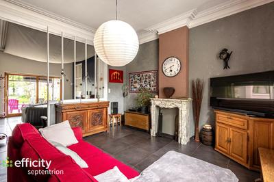 Maison - 277 m² - 11 pièces